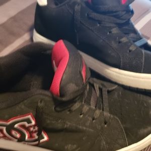 DC skateboard shoes